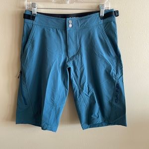 Men’s small,Dakine mountain biking shorts
